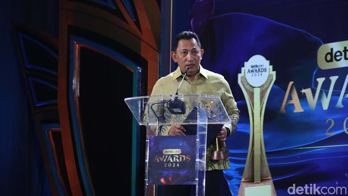 Kapolri Jenderal Listyo Sigit Prabowo meraih detikcom Awards 2024 untuk kategori Tokoh Inklusif dan Peduli Kelompok Rentan. Sigit dinilai merangkul semua kalangan.