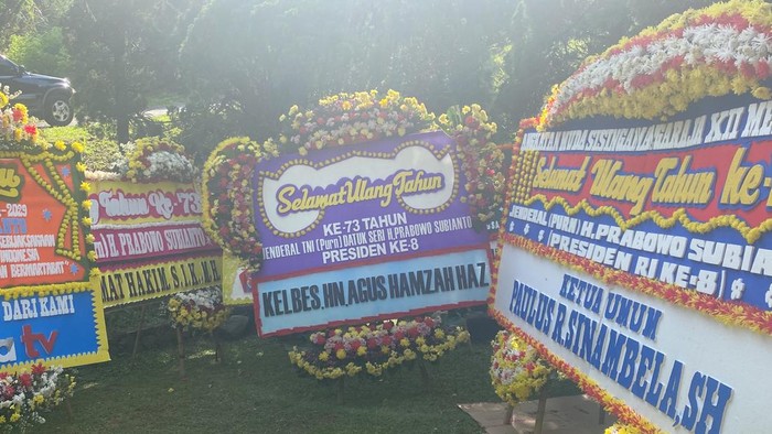 Karangan Bunga di Hambalang, Bogor