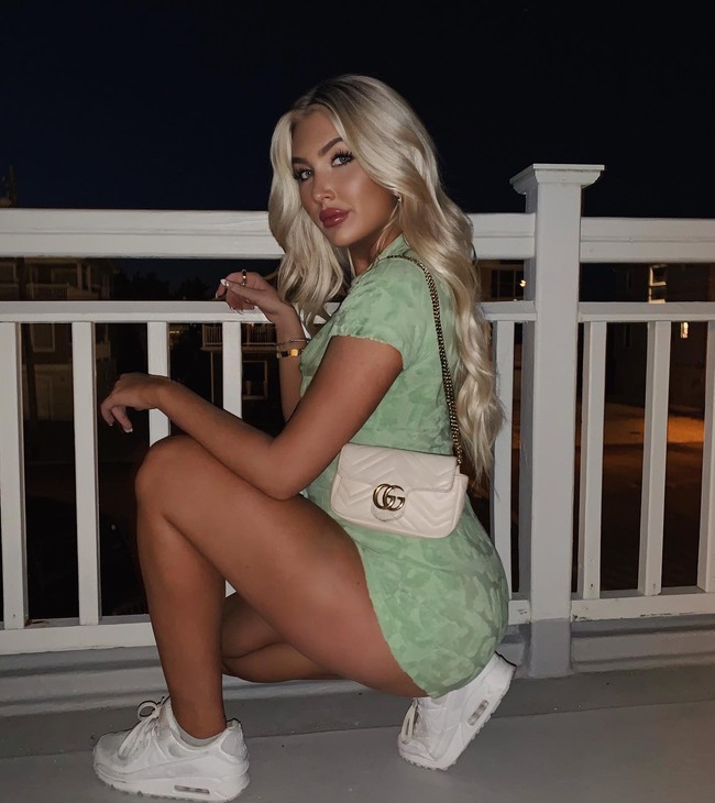 Kate sendiri dikenal sebagai selebgram sebelum berpacaran dengan mendiang Liam. Ia berasal dari New Jersey, AS sebelum akhirnya pindah ke London, Inggris. Foto: Instagram @kateecass