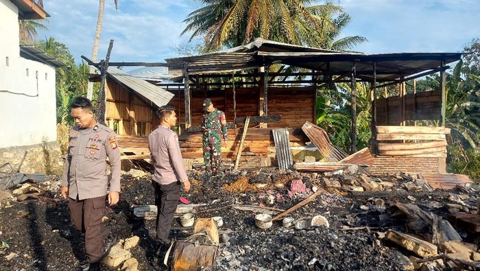 Kebakaran dua rumah di Amali Bone yang mengakibatkan 1 orang tewas. Dokumen Istimewa