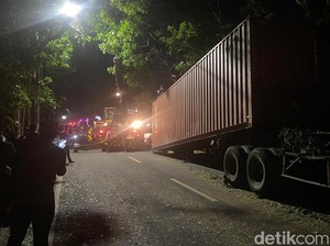 Ibu Hamil di Cianjur Tewas Tertimpa Kontainer yang Lepas di Jalan