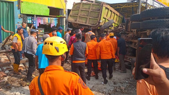 Kecelakaan truk di Subang, Kamis (17/10/2024).