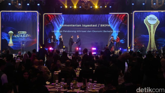 Atas upaya tersebut, Kementerian Investasi/BKPM mendapat anugerah detikcom Awards 2024 sebagai Lembaga Pendorong Hilirisasi dan Ekonomi Berkelanjutan.