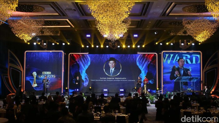 Ketua DPD RI Sultan Baktiar Najamudin meraih penghargaan detikcom Awards 2024. Dia menjadi Tokoh Demokrasi dan Penguat Lembaga Parlemen Indonesia.