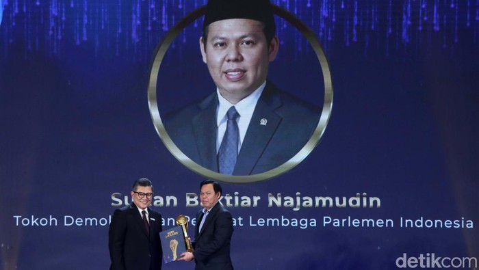 Ketua DPD RI Sultan Baktiar Najamudin Raih detikcom Awards 2024 Ketua DPD RI Sultan Baktiar Najamudin meraih penghargaan detikcom Awards 2024. Dia menjadi Tokoh Demokrasi dan Penguat Lembaga Parlemen Indonesia.