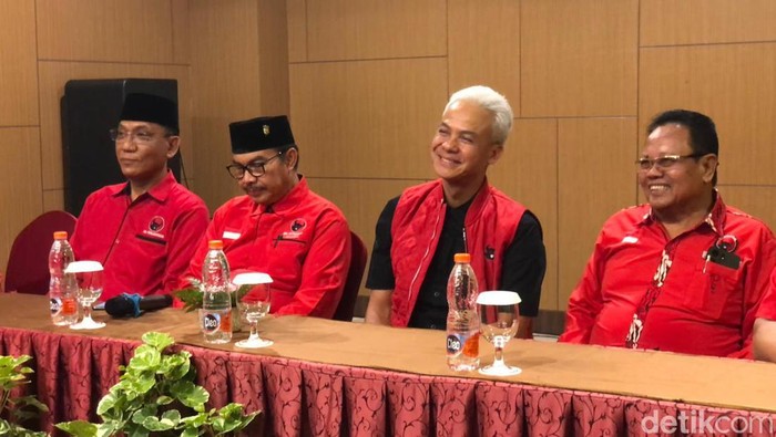 Ketua DPP PDI Perjuangan Bidang Pemerintahan dan Otonomi Daerah, Ganjar Pranowo di sela Rakercabsus di sebuah hotel di Sleman, Kamis (17/10) malam.