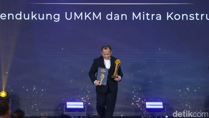 Komisi VI DPR RI Raih Penghargaan detikcom Awards 2024 Komisi VI DPR RI meraih detikcom Awards 2024 untuk kategori Komisi Pendukung UMKM dan Mitra Konstruktif BUMN. Begini potretnya.