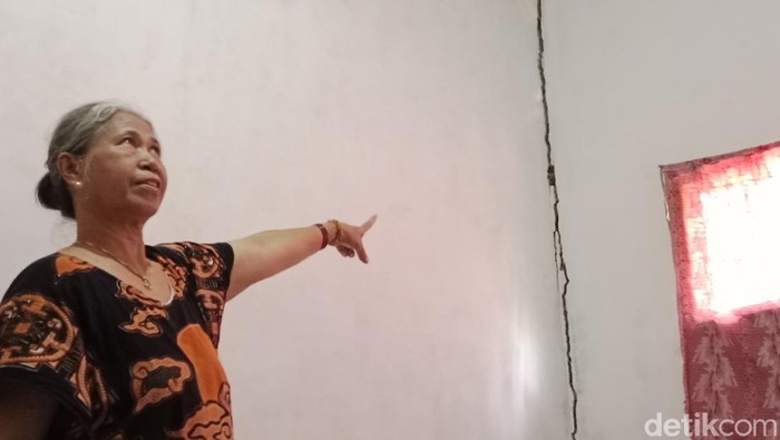 Kondisi rumah usai insiden pergeseran tanah di lokasi kejadian.