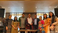 Maruarar Sirait diketahui pemilik dari Lapo Porsea, ia baru saja dilantik menjadi Menteri Perumahan dan Permukiman. Saat itu, ia hadir bersama sang istri dalam acara Grand Opening Lapo Porsea. Foto: detikFood/Yenny Mustika Sari