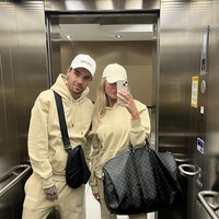 Kebahagiaan mereka berakhir tragis dengan kabar mengejutkan tentang meninggalnya Liam Payne yang jatuh dari lantai tiga di sebuah hotel di Palermo, Argentina pada Rabu (16/10/2024). Kate dan Liam berada di Argentina untuk menghadiri konser Niall Horan pada 2 Oktober lalu. Liam mengabadikan momen bahagia itu di Snapchat, menampilkan cuplikan mereka menari, menikmati sushi, dan menyempatkan diri menyapa para penggemar. Foto: dok. Instagram @kateecass