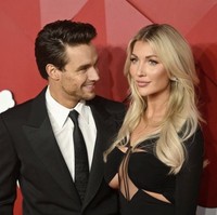 Hubungan mereka dimulai pada Oktober 2022 ketika pasangan ini terlihat bersama di pesta Halloween, mengenakan kostum Tommy Lee dan Pamela Anderson. Sejak itu, mereka semakin sering tampil bersama di berbagai acara, termasuk debut red carpet di British Fashion Awards 2022.  Foto: dok. Instagram @kateecass