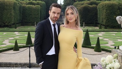 7 Foto Liam Payne & Kekasihnya, Fans Jadi Pacar Kini Ditinggal Selamanya
