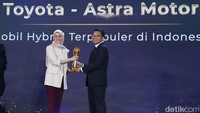 MPV berteknologi hybrid hasil produksi anak bangsa itu meraih penghargaan Mobil Hybrid Terpopuler di Indonesia dalam ajang detikcom Awards 2024.