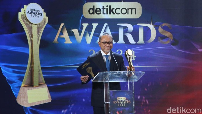 Mendag Zulkifli Hasan raih detikcom Awards 2024. (Rifkianto Nugroho)