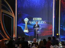 Menhub Budi Karya Raih Tokoh Modernisasi Transportasi Publik