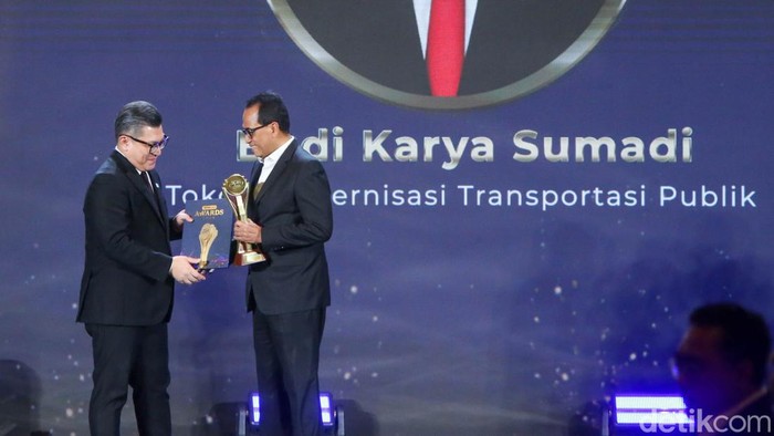 Menhub Budi Karya Sumadi raih detikcom Awards 2024. (Rifkianto Nugroho)