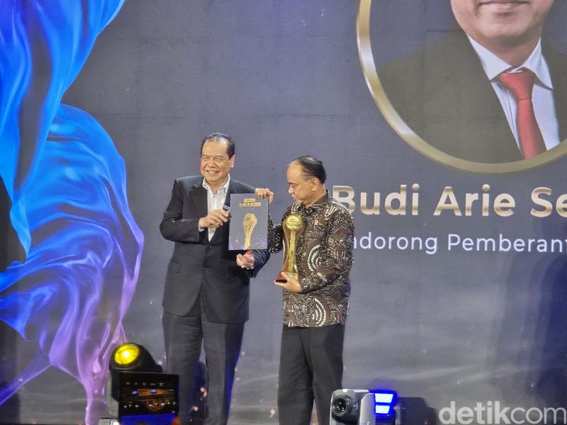 Menkominfo Budi Arie raih detikcom Awards