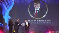 Azwar Anas Raih Detikcom Awards 2024 'Tokoh Reformasi Birokrasi Berdampak'