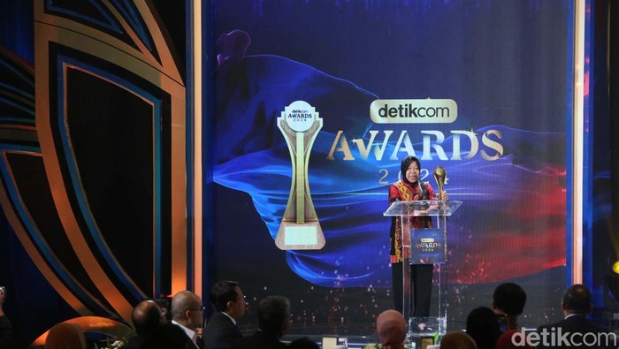 Menteri Sosial (Mensos) 2020-2024 Tri Rismaharini meraih penghargaan di detikcom Awards 2024. Risma meraih penghargaan sebagai Tokoh Penggerak Pengentasan Kemiskinan.