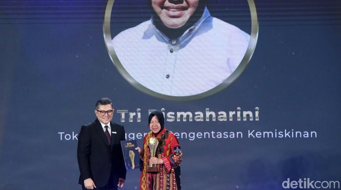 Mensos Risma Raih Tokoh Penggerak Pengentasan Kemiskinan Menteri Sosial (Mensos) 2020-2024 Tri Rismaharini meraih penghargaan di detikcom Awards 2024. Risma meraih penghargaan sebagai Tokoh Penggerak Pengentasan Kemiskinan.