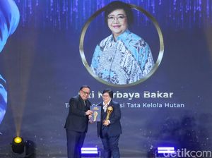 Siti Nurbaya Raih detikcom Awards 2024 Tokoh Modernisasi Tata Kelola Hutan