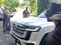 Video: Giliran Mobil Gibran Tinggalkan Hambalang saat Pembekalan Calon Wamen