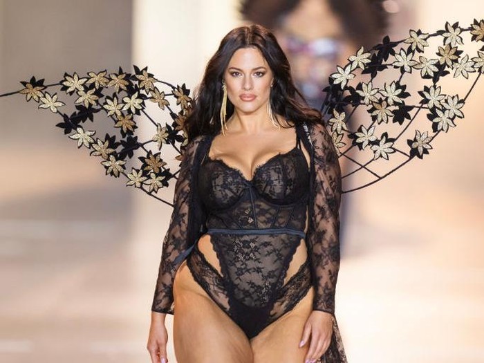 BROOKLYN, NEW YORK - OCTOBER 15: Jill Kortleve walks the runway during the Victorias Secret Fashion Show 2024 at Duggal Greenhouse on October 15, 2024 in Brooklyn, New York. (Photo by TheStewartofNY/FilmMagic)