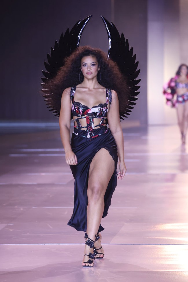 BROOKLYN, NEW YORK - OCTOBER 15: Jill Kortleve walks the runway during the Victorias Secret Fashion Show 2024 at Duggal Greenhouse on October 15, 2024 in Brooklyn, New York. (Photo by TheStewartofNY/FilmMagic)