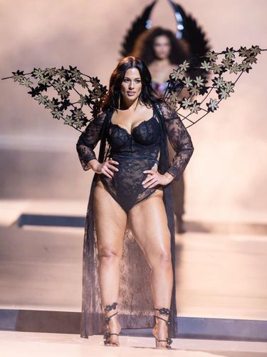 BROOKLYN, NEW YORK - OCTOBER 15: Jill Kortleve walks the runway during the Victoria's Secret Fashion Show 2024 at Duggal Greenhouse on October 15, 2024 in Brooklyn, New York. (Photo by TheStewartofNY/FilmMagic)