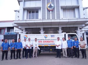 BRI Serahkan 1 Unit Truk Pengangkut Sampah ke Pemkot Gunungsitoli