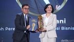 Tri Andayani Terima Penghargaan Perempuan Transformasi Bisnis Pelayaran