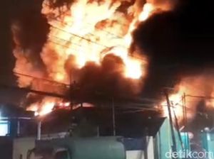 Pabrik Styrofoam di Menganti Gresik Terbakar Hebat, Satu Truk Ludes