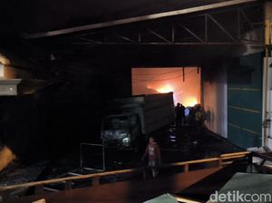 Cerita Satpam Detik-detik Pabrik Styrofoam di Menganti Gresik Terbakar