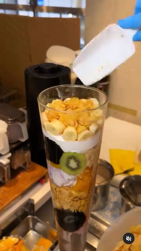 parfait 1,2 meter yang unik di Jepang