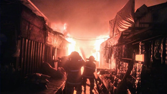 Pasar Wonokriyo, Gombong, Kebumen, terbakar, Kamis (17/10/2024) sore.