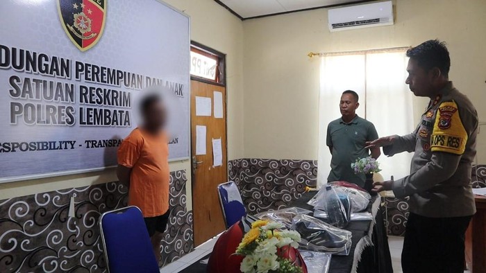 Pelaku penyiraman air keras dan pencabulan ditahan di Polres Lembata.