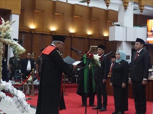 4 Pimpinan DPRD Kota Surabaya Masa Jabatan 2024-2029 Resmi Dilantik