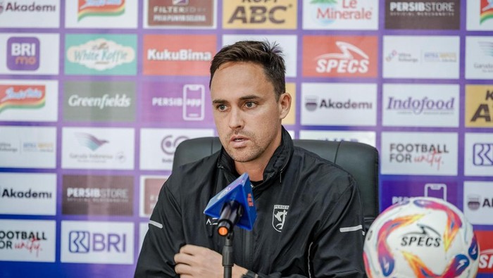 Pelatih Persebaya Paul Munster