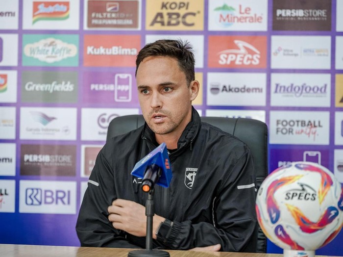 Pelatih Persebaya Paul Munster