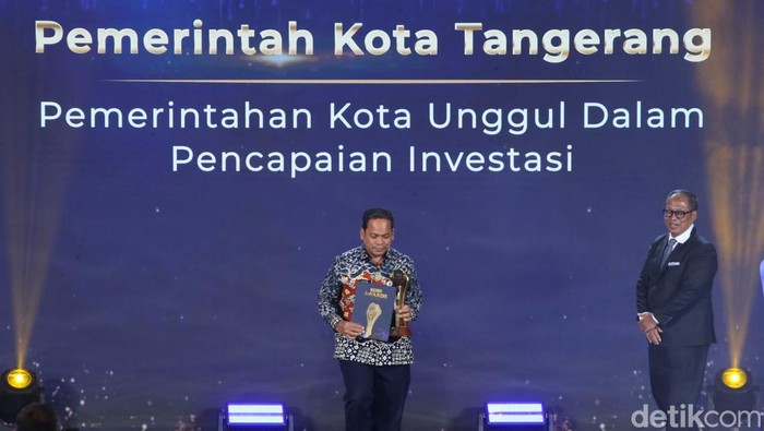 Pemkot Tangerang Diganjar detikcom Awards Unggul dalam Pencapaian Investasi Pemerintahan Kota Tangerang menyabet penghargaan untuk kategori Pemerintahan Kota Unggul dalam Pencapaian Investasi di ajang detikcom Awards 2024. Ini capaiannya.
