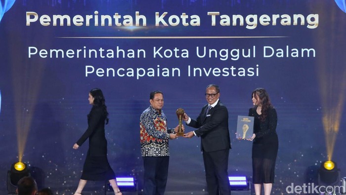Pemerintahan Kota Tangerang menyabet penghargaan untuk kategori Pemerintahan Kota Unggul dalam Pencapaian Investasi di ajang detikcom Awards 2024. Ini capaiannya.