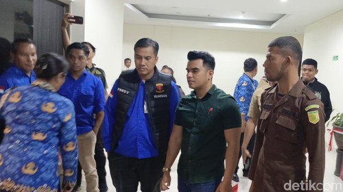 Penyidik Pidsus Kejati NTT menggeledah ruangan di Kantor Gubernur NTT, Kamis (17/10/2024).