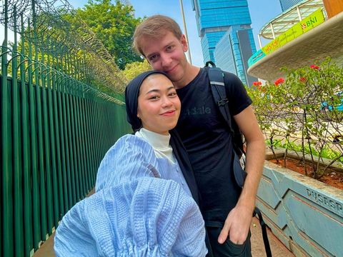 pernikahan Mia Komalasari dan Jochen Sommer. Kisah keduanya langsung viral di media sosial.