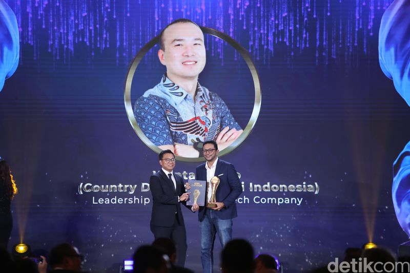 Country Director Xiaomi Indonesia, Wentao Zhao meraih detikcom Awards 2024. Xiaomi membuat banyak gebrakan dalam kepimpinannya yang solid.