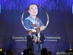 Pimpinan Xiaomi Indonesia Wentao Zhao Dianugerahi detikcom Awards
