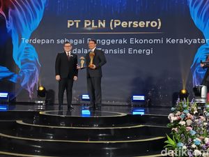 PLN Sabet Penghargaan Penggerak Ekonomi Kerakyatan dalam Transisi Energi