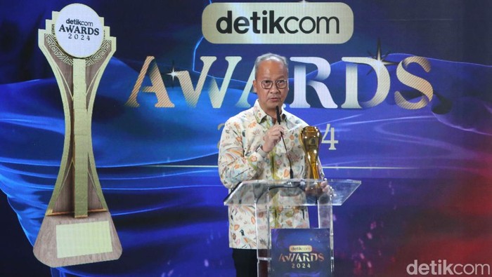 Pesatnya perkembangan teknologi membawa dampak besar bagi sektor industri. Terlebih, implementasi industri 4.0 menciptakan sistem produksi yang lebih efisien, fleksibel dan terhubung karena menggabungkan teknologi digital dan fisik.