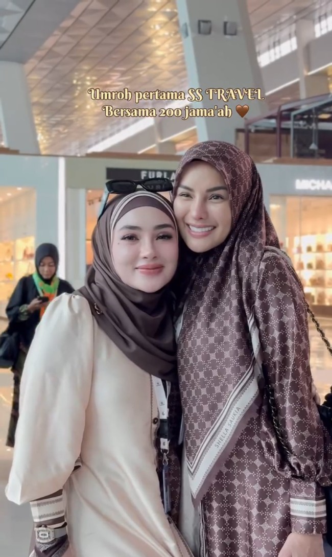 Nikita Mirzani juga menambahkan tujuannya pergi umrah ini bukan untuk menenangkan diri. Menangkan diri kan bisa di mana saja, kalau sekarang memang rezekinya ada sekarang sih makanya pergi, ucap Nikita kepada detikHOt. Foto: Dok. Instagram @nikitamirzanimawardi_172 dan @shellasaukiaofficial.