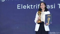 Nissan Serena generasi terbaru (C28) yang diluncurkan Nissan tahun ini mengadopsi teknologi E-Power. Dengan teknologi E-Power, Nissan menjadi inovator teknologi kendaraan ramah lingkungan yang praktis, tidak mempersulit penggunanya.