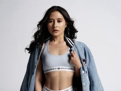 8 Gaya Prilly Latuconsina Rayakan Ultah ke-28, Pamer Rebahan - Perut Rata